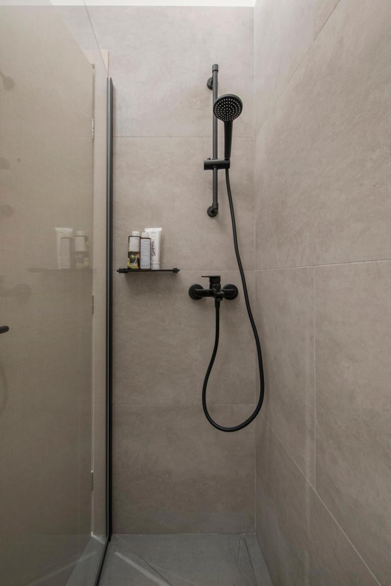 Modern Ilisian Apartment